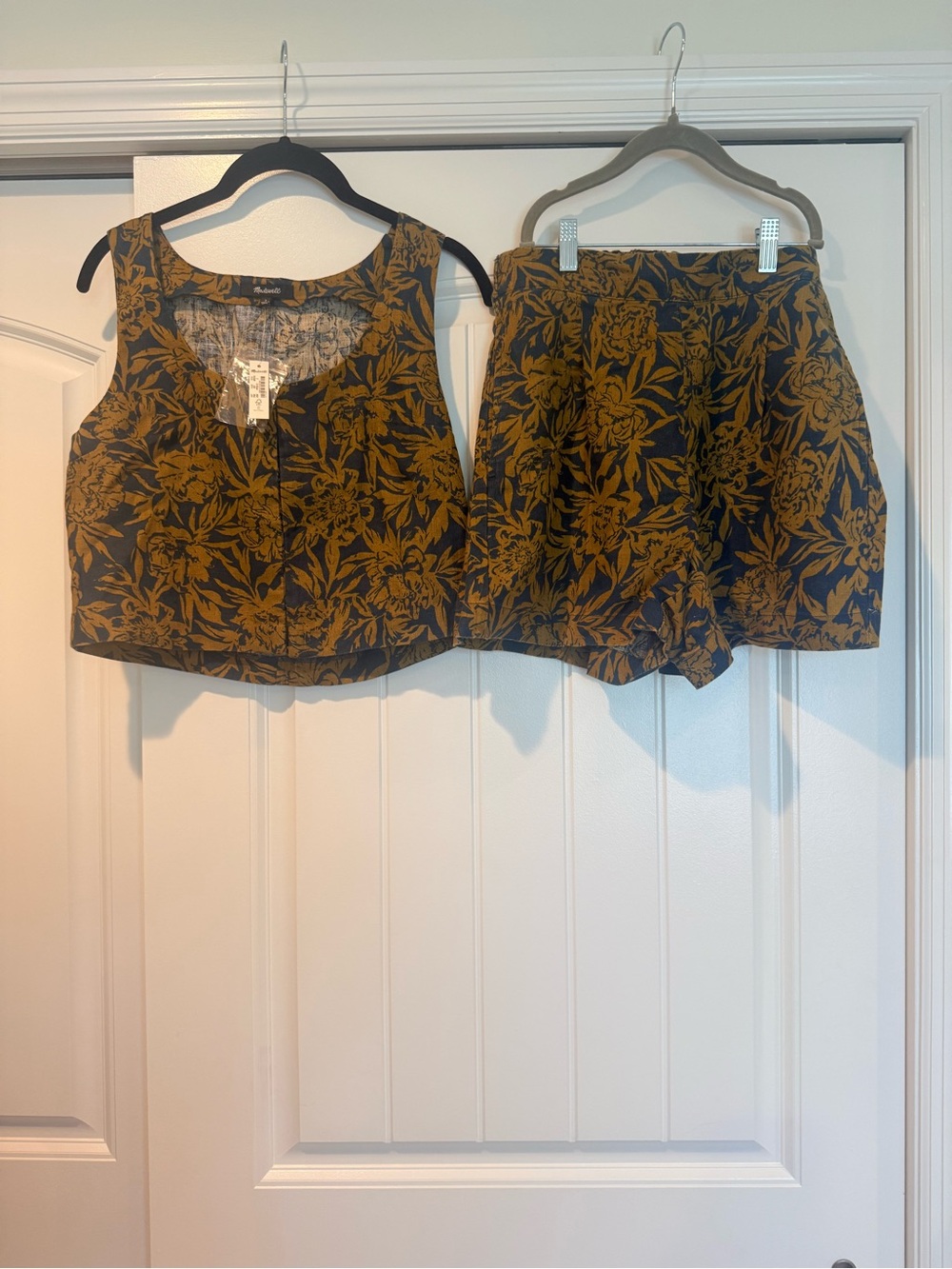 Madewell Two-Piece scoop neck Top & High-Waist Shorts Set — Navy & mustard